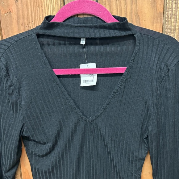 NWT Charlotte Russe size small black cut out top - Picture 4 of 5